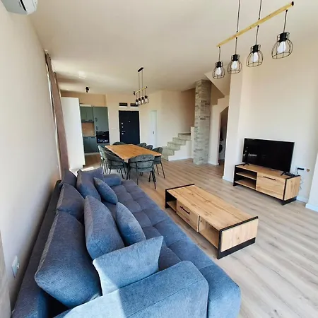 Marron Villa