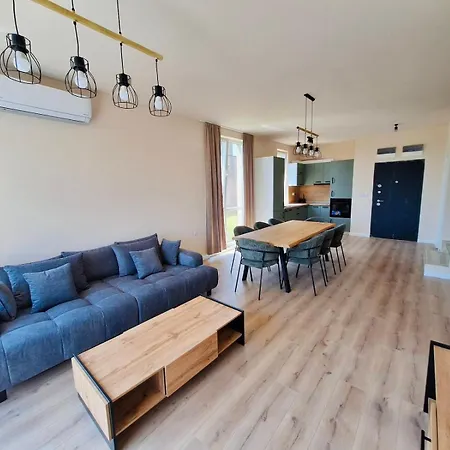 Marron Villa